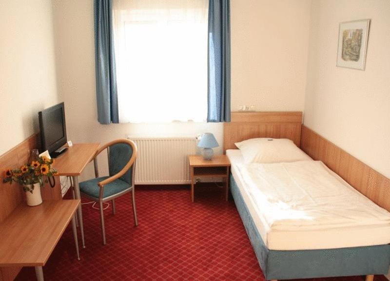 Hotel Schillerplatz Oehringen Exterior photo